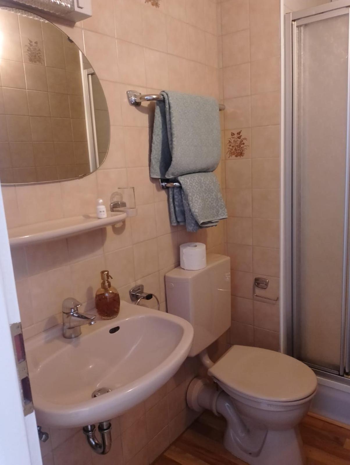 Guesthouse - Weeze Rooms Bagian luar foto