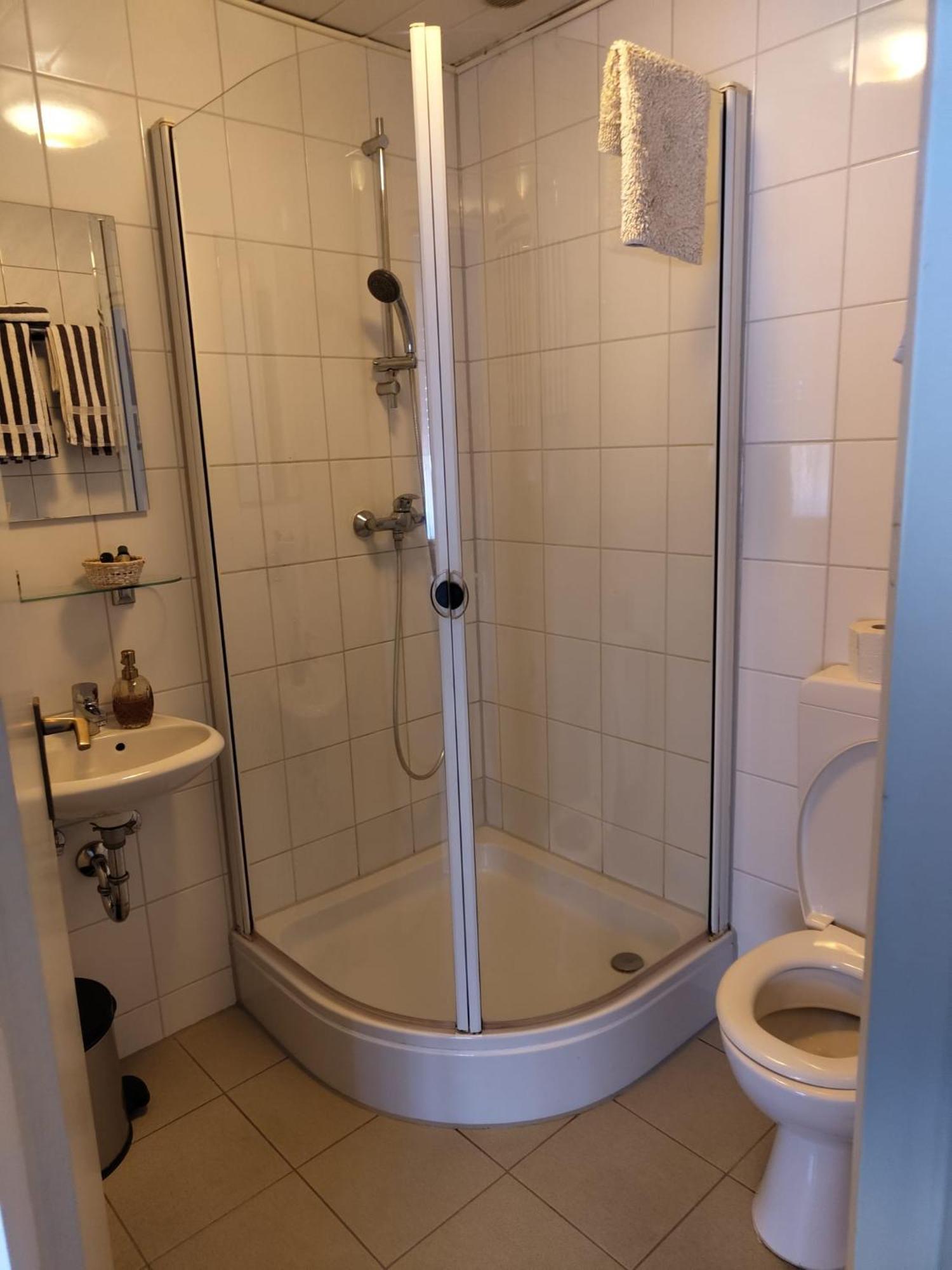 Guesthouse - Weeze Rooms Bagian luar foto