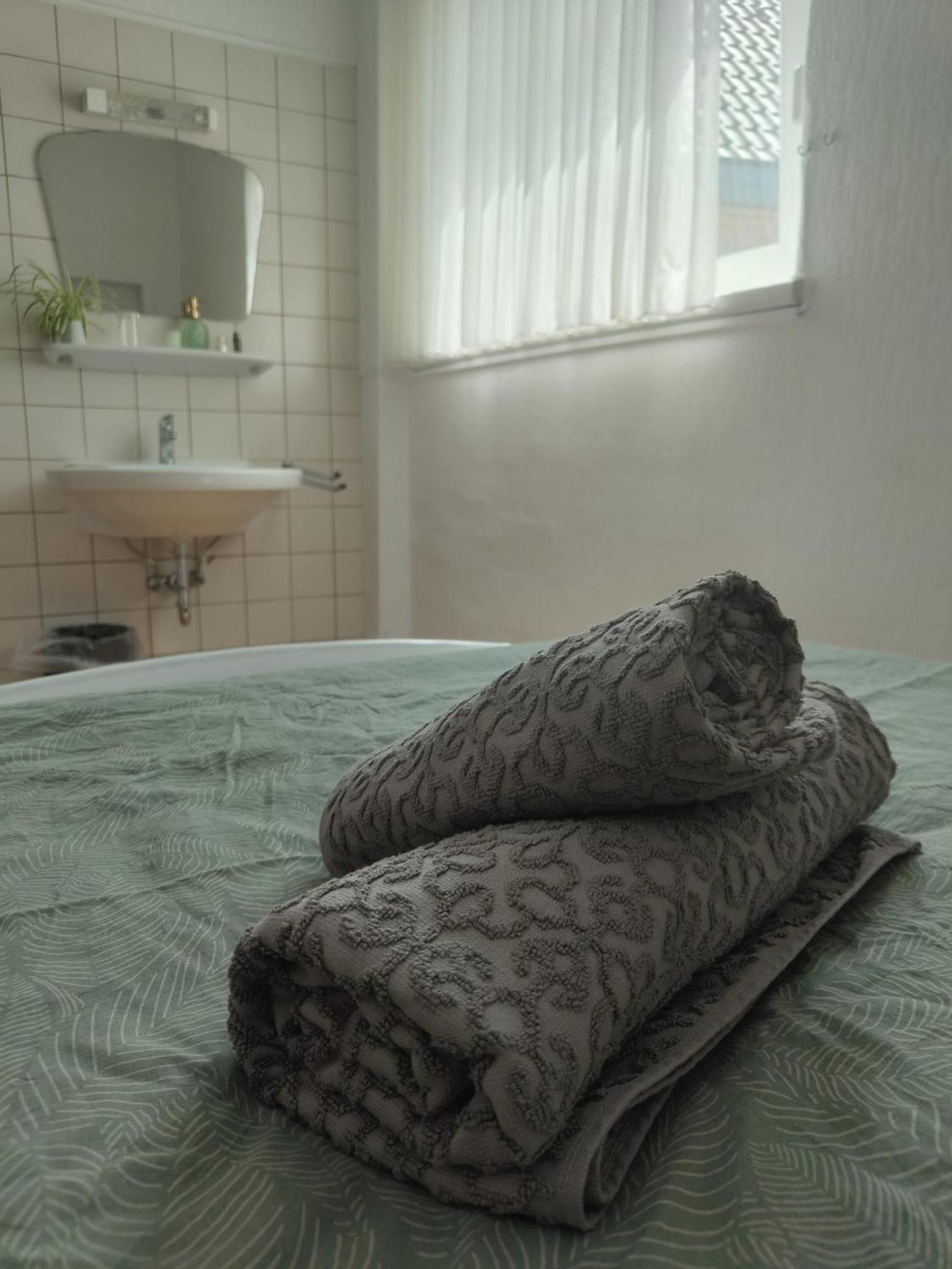 Guesthouse - Weeze Rooms Bagian luar foto